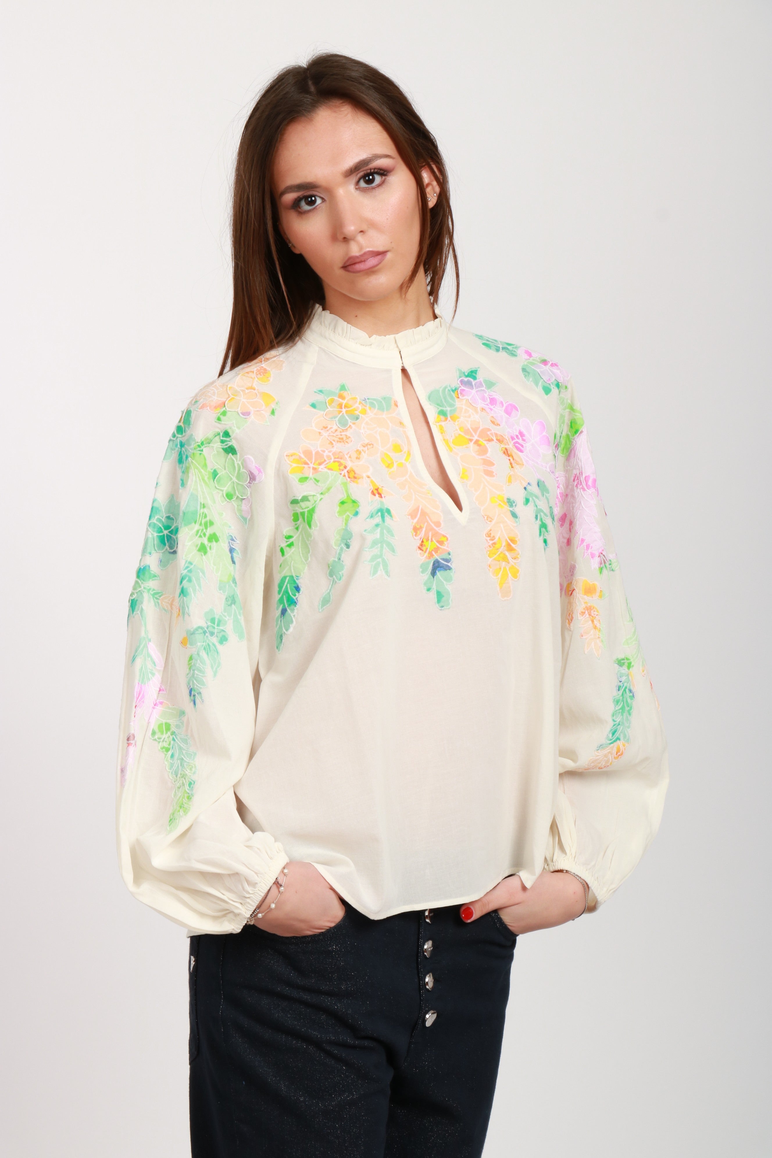 ESSENTIEL ANTWERP CAMICIA AVORIO CON FIORI RICAMATI E COLLETTO ALLA COREANA Avorio+color