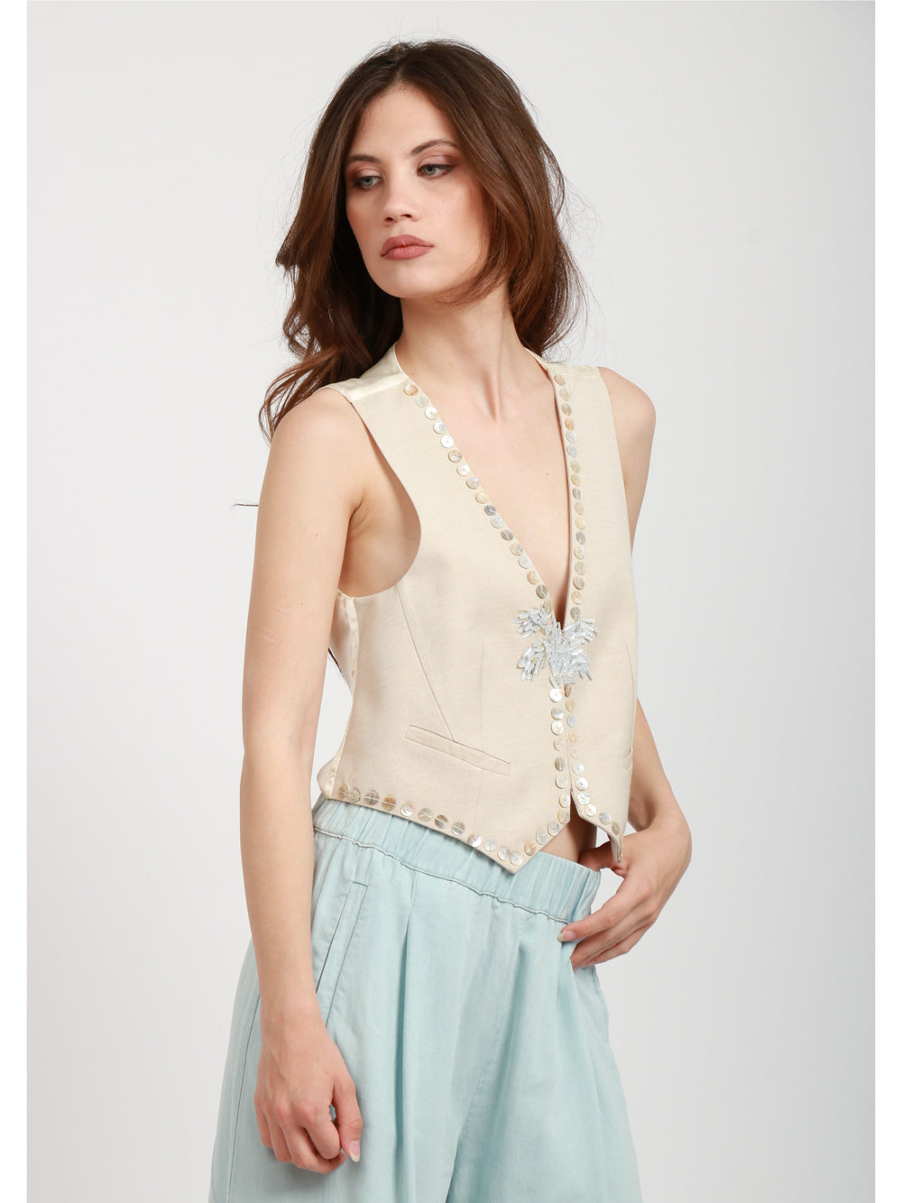 Gilet Monopetto Beige con Dettagli in Madreperla