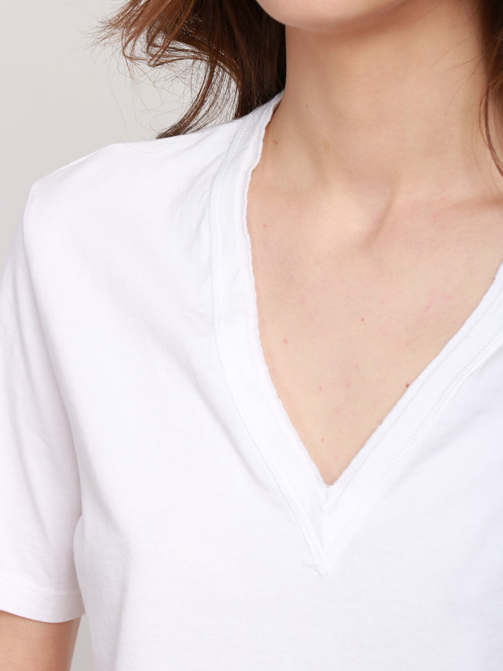 GRIFONI T-SHIRT IN COTONE BIANCA CON SCOLLO A V Bianco