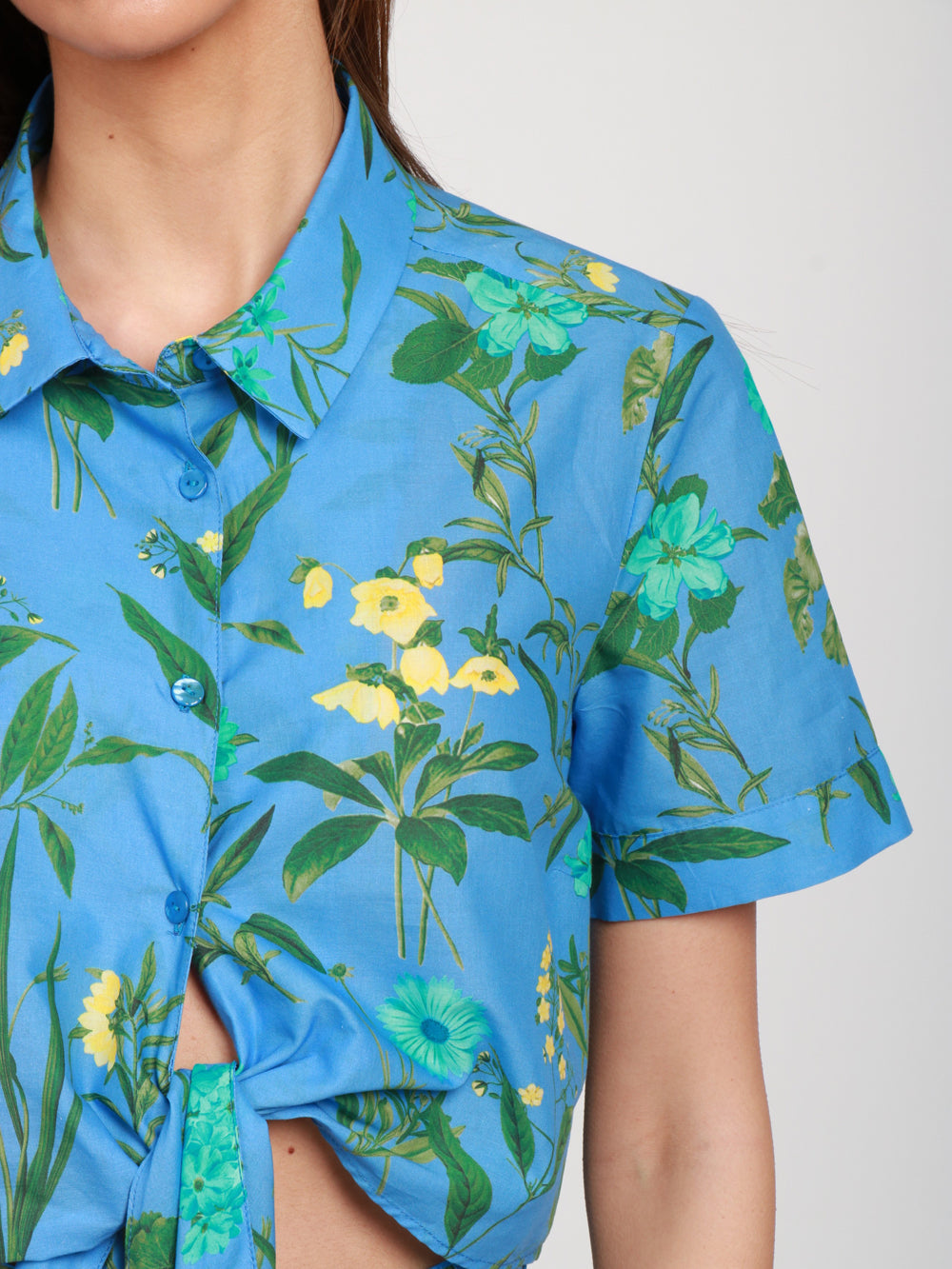 LAVI CAMICIA FRESIA CROP IN COTONE AZZURRA CON FANTASIA FLOREALE Azzurro