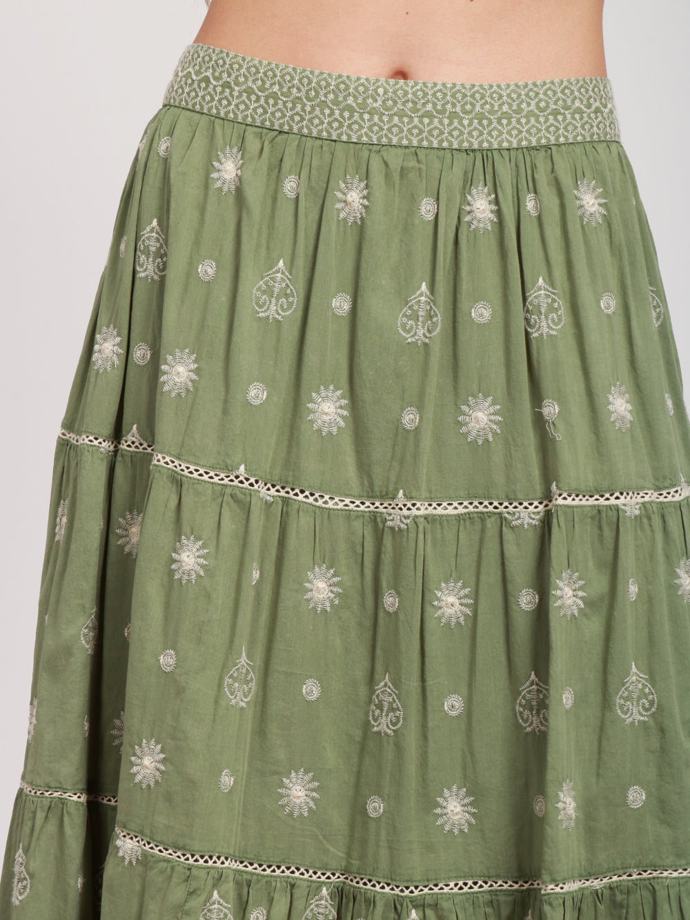MAISON HOTEL GONNA MIDI IN COTONE VERDE CON RICAMI BIANCHI Verde salvia