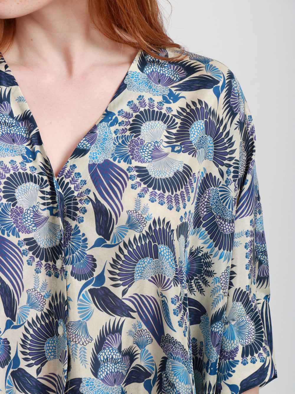 MOMONÌ Poncho in Seta Blu e Avorio con Fantasia Blu+color