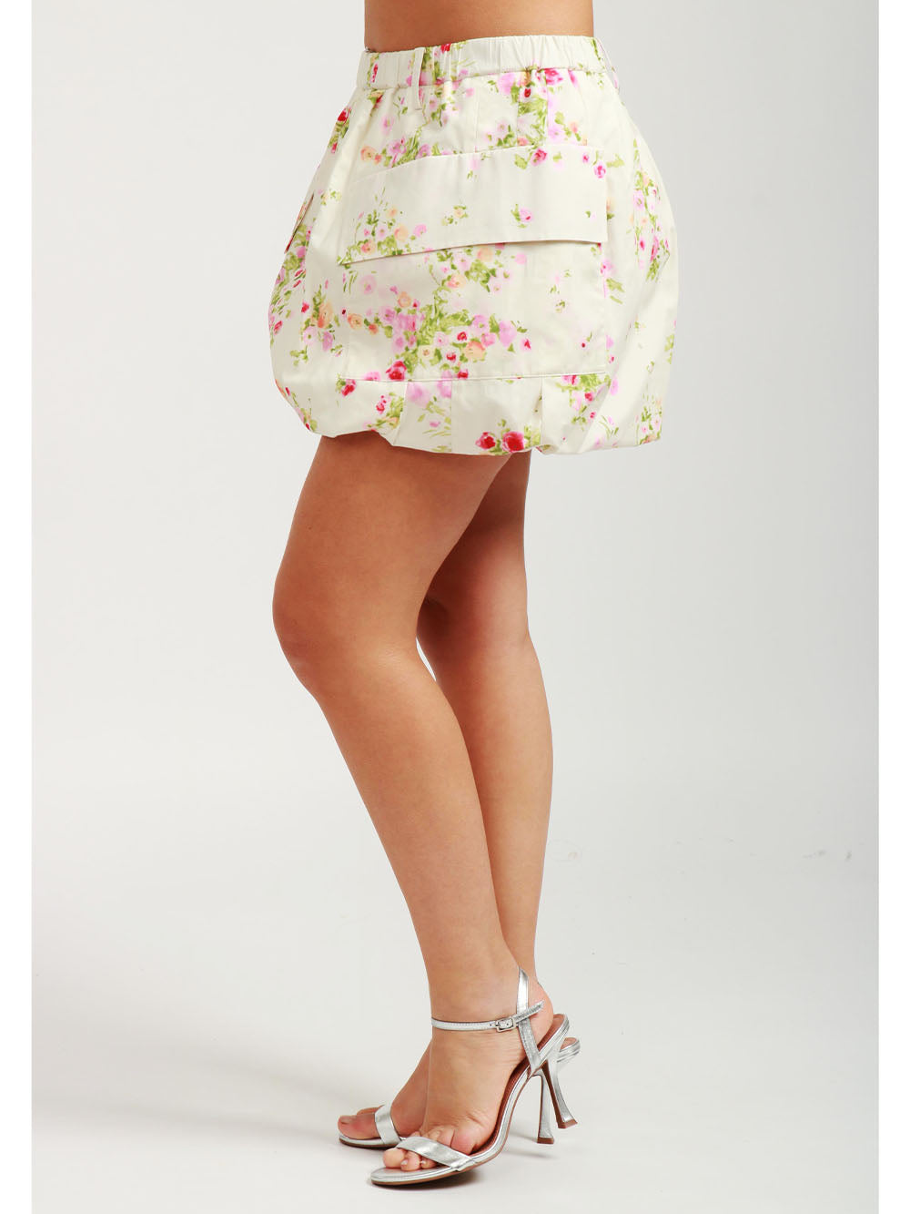 N°21 Minigonna a Palloncino in Taffeta Bianca con Fiori Bianco Rosa