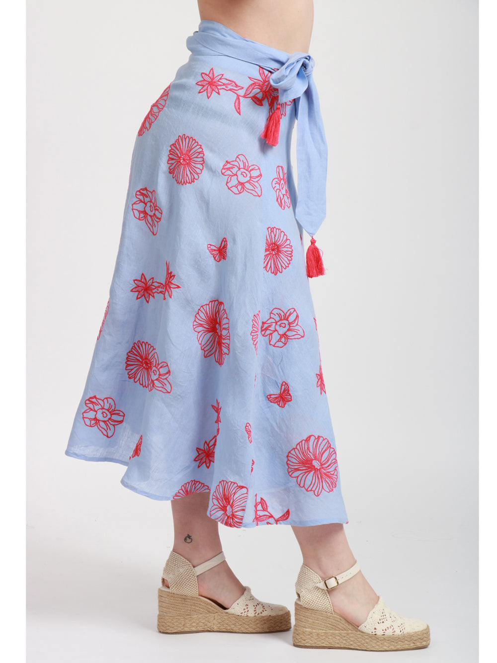 Nimo With Love Gonna Midi in Lino Celeste con Ricami Rossi Celeste+rosso
