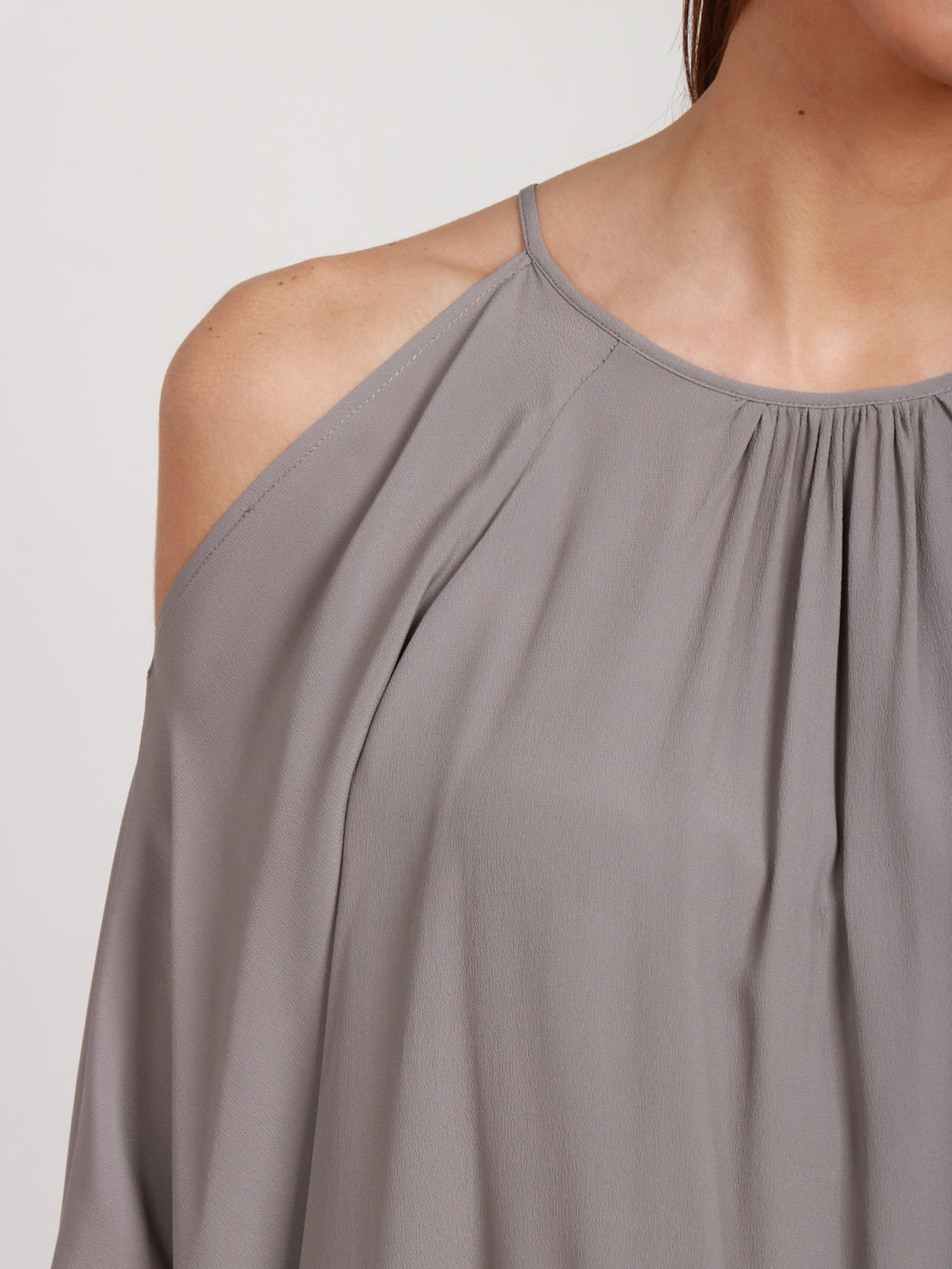 SEMICOUTURE BLUSA CAMILLA IN CREPE GRIGIA CON APERTURA SU SPALLE Grigio