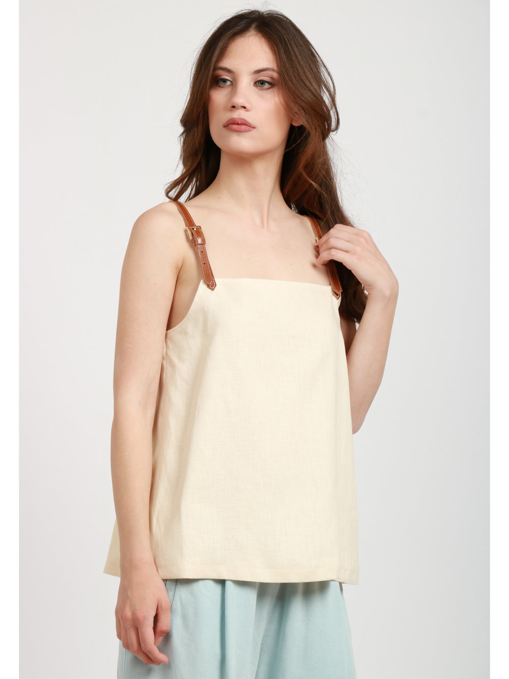SEMICOUTURE Top Silvye in Lino Burro bretelle di Cuoio Crema