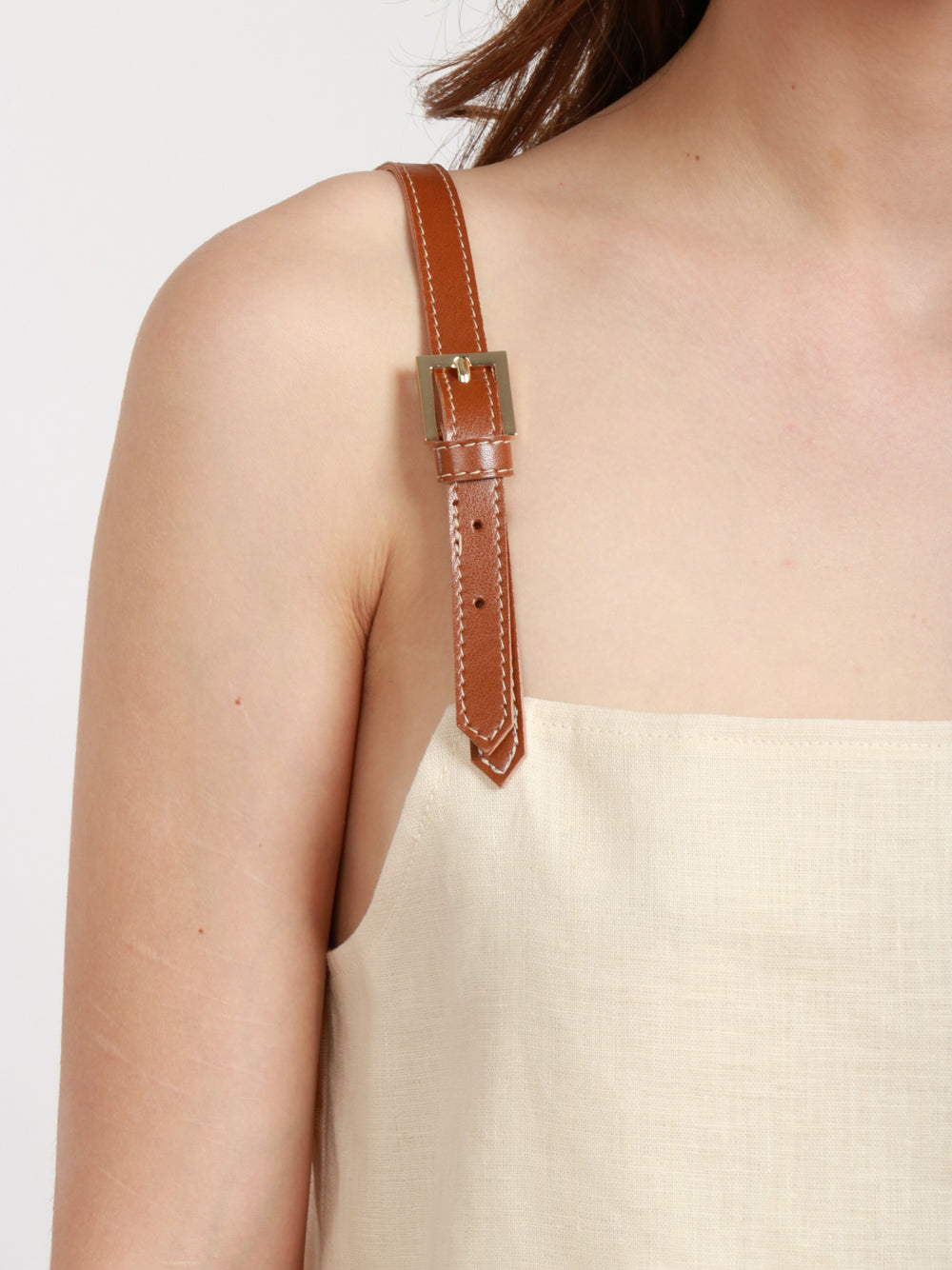 SEMICOUTURE Top Silvye in Lino Burro bretelle di Cuoio Crema