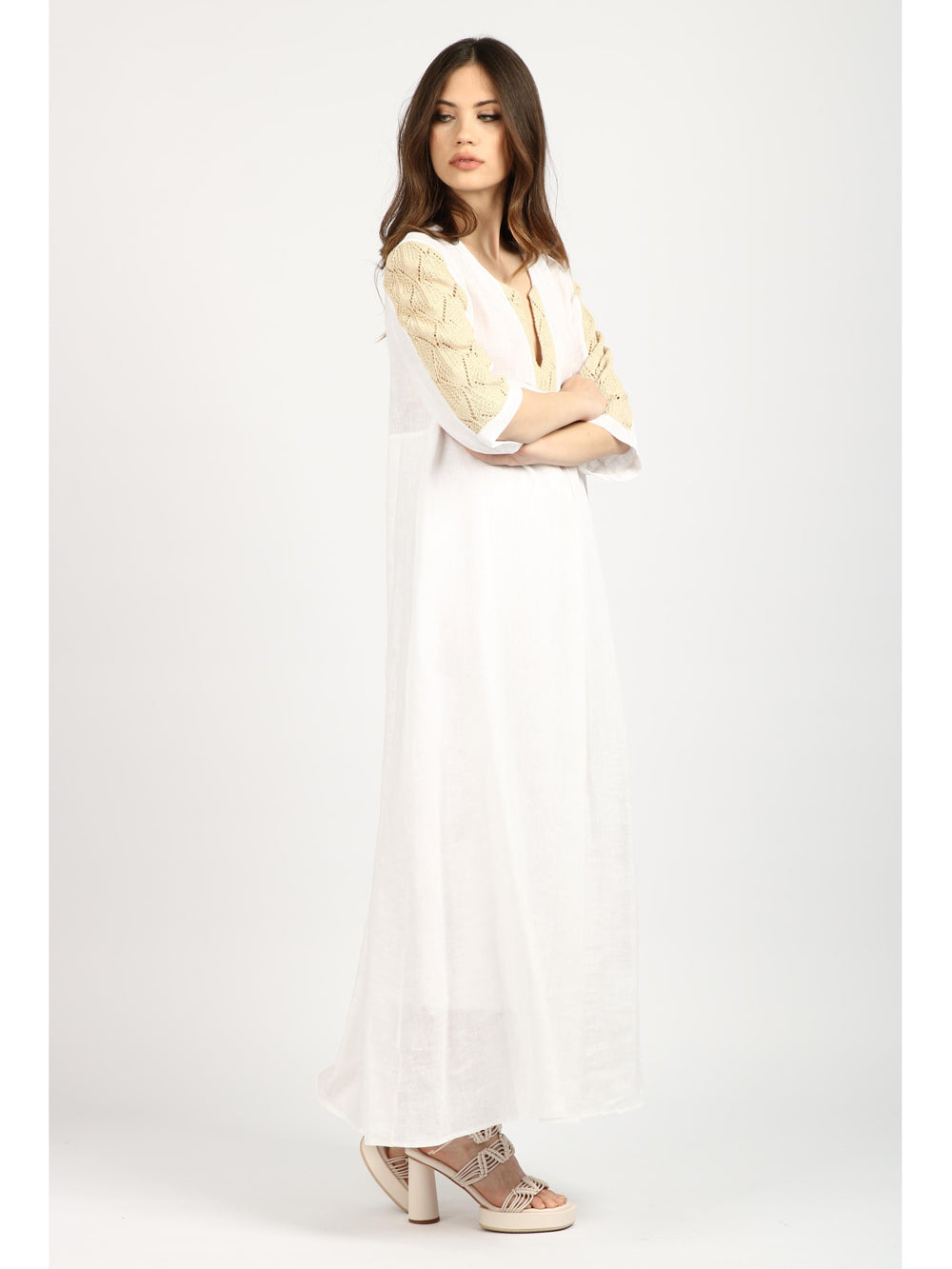 Abito Lungo in Lino Bianco con Dettagli Crochet Ecrù