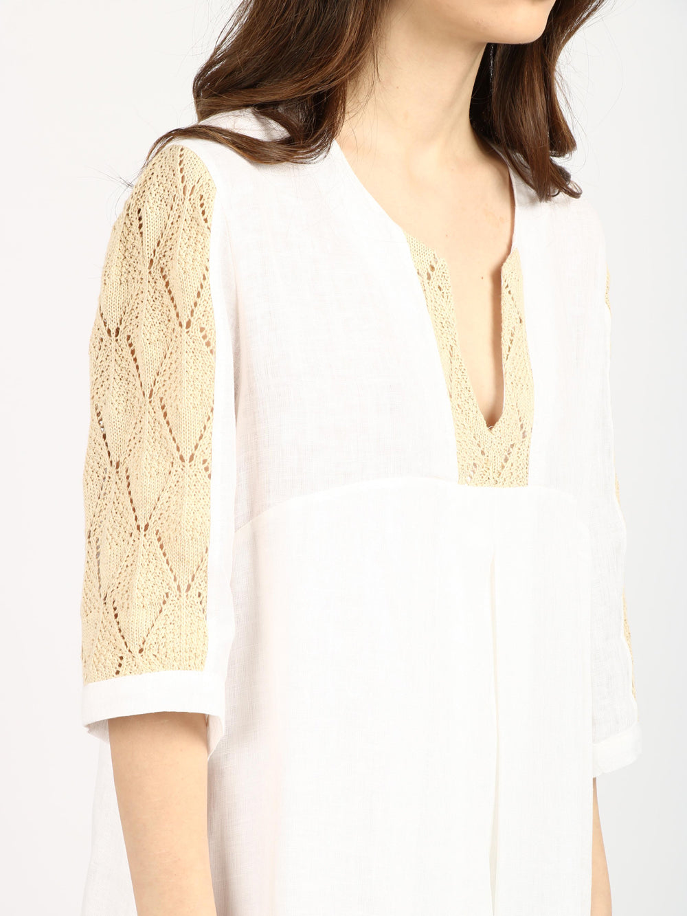 Abito Lungo in Lino Bianco con Dettagli Crochet Ecrù